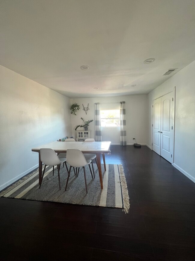 Photo - 110 Hastings Ct