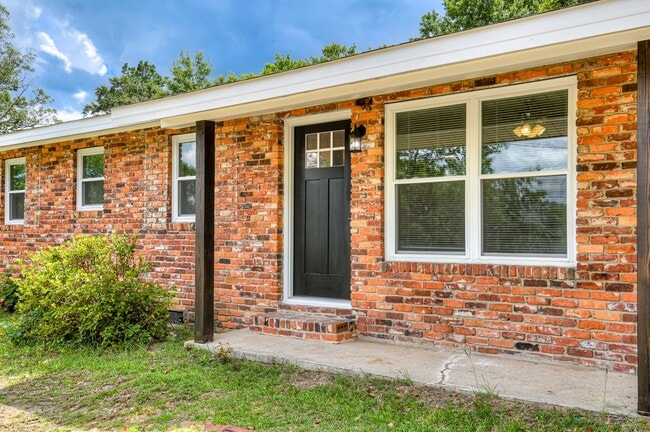 1406 Ridgewood Dr