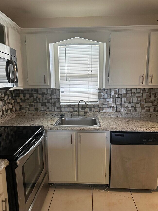 Photo - 9355 SW 8th St Unidad 311