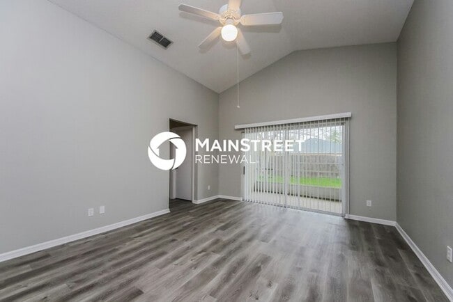 Photo - 3 Bedroom Pet-Friendly Home in St. Cloud, FL with Main Street Renewal