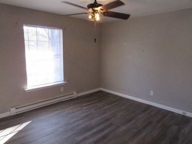 Photo - Comfortable 2BD/1BA Apartment with Washer/Dryer Hookups