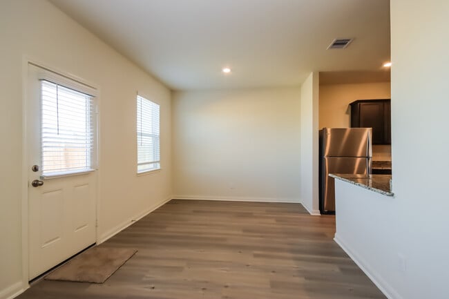 Photo - 5819 Littoral Rd