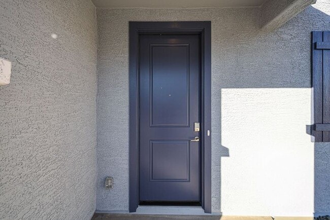 Photo - NEW 5 BEDROOM 3 BATHROOM HOME AVILABLE FOR RENT!