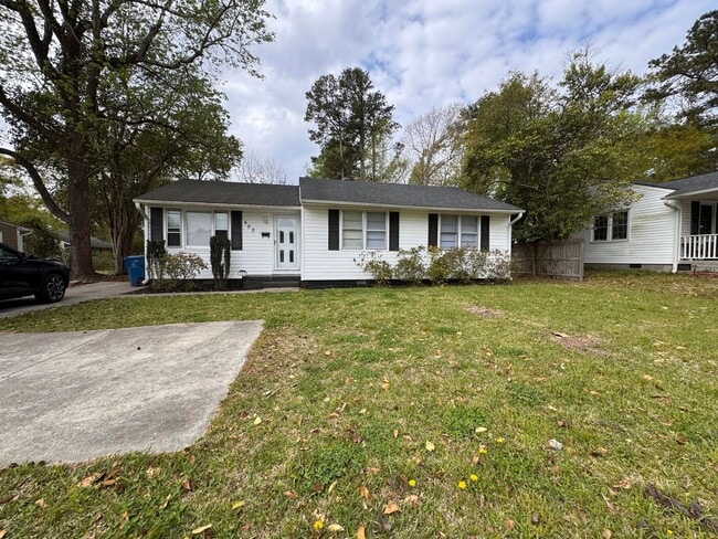 Building Photo - 503 Henderson Dr