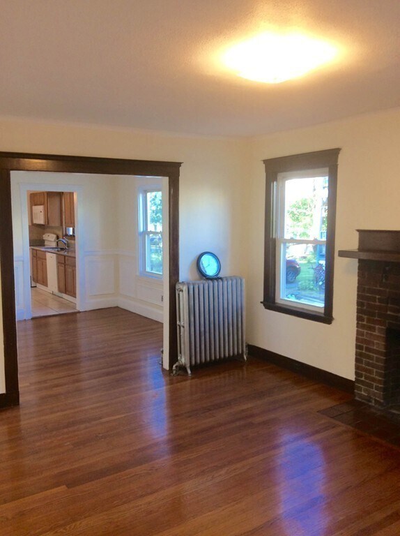 Photo - 61-63-63 Bartlett Ave Apartamento Unidad 61