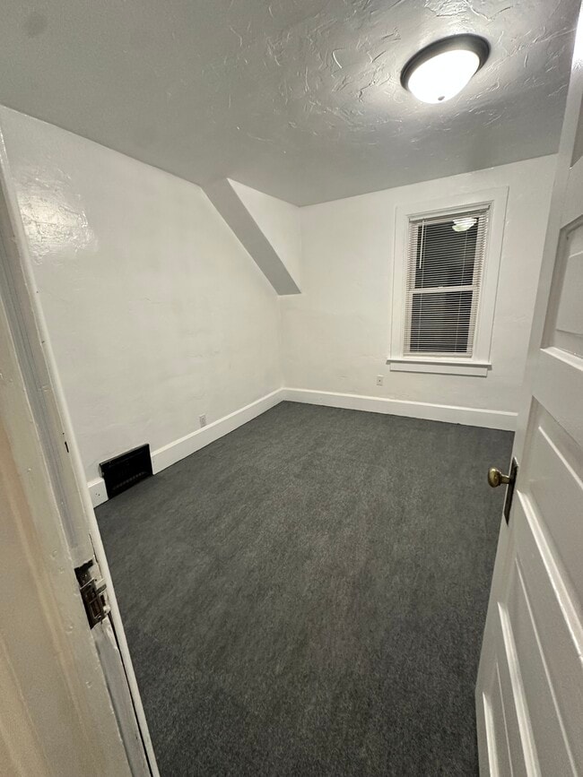 Photo - 1357 Lawe St Unidad Upper