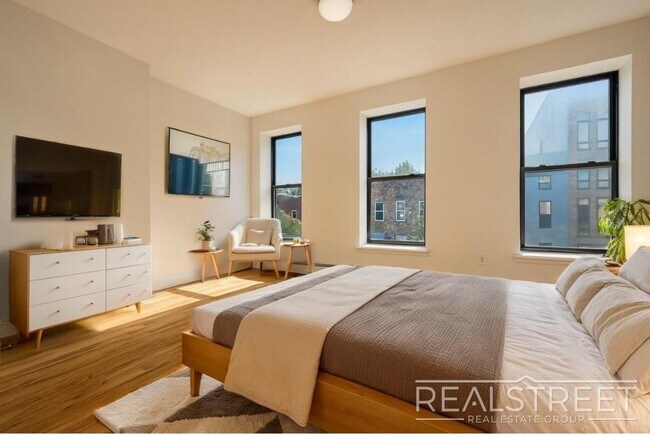 Photo - Charming 2 Bed 1.5 Bath Upper Duplex in Bushwick with Garden