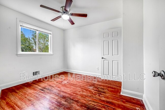 Photo - 1302 Hillsway Ct