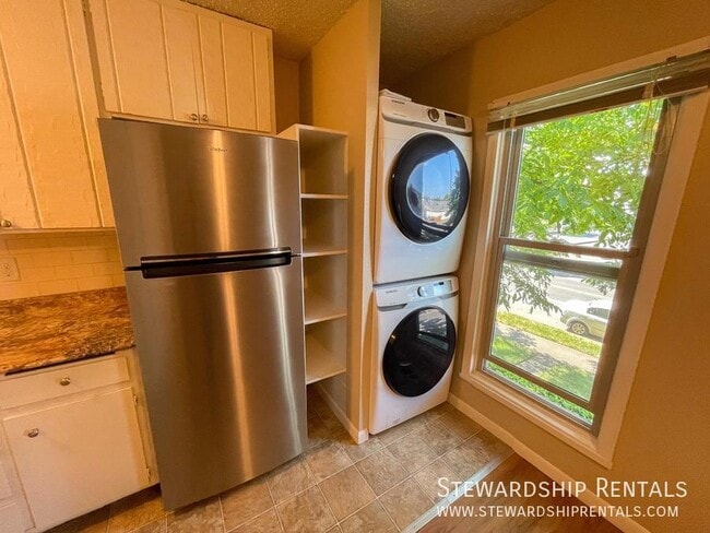 Photo - 893 W 5th Ave Unidad 4