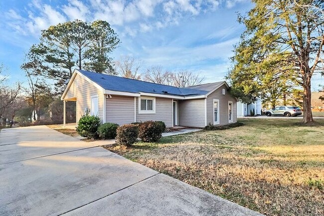 Photo - Charmingly Updated 3BD/2BA Ranch Home in Birnam Woods!