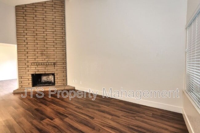 Photo - 8128 Sunrise E Way