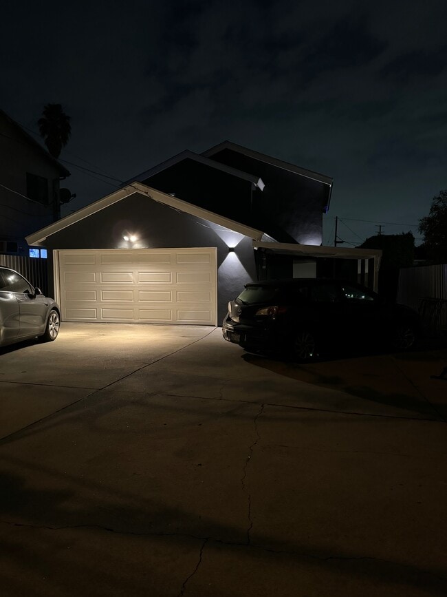 Back Parking - 3019 Chaucer St Unit 3019