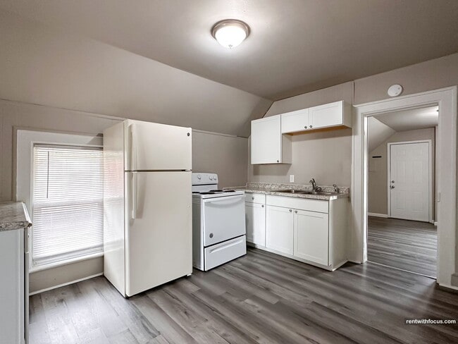 Photo - 127 W 6th St Apartment Unit 127 W. 6th St. - 1/2
