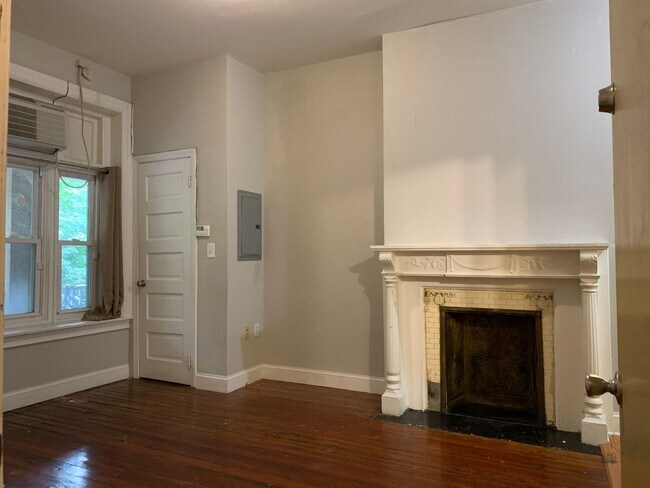 Photo - Amazing Studio Apartment located in Univer... Unit 1F