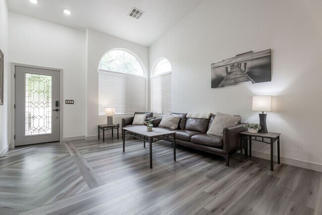 3190 E Eldorado Ln
