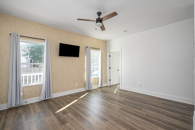 Photo - 637 E Anderson St