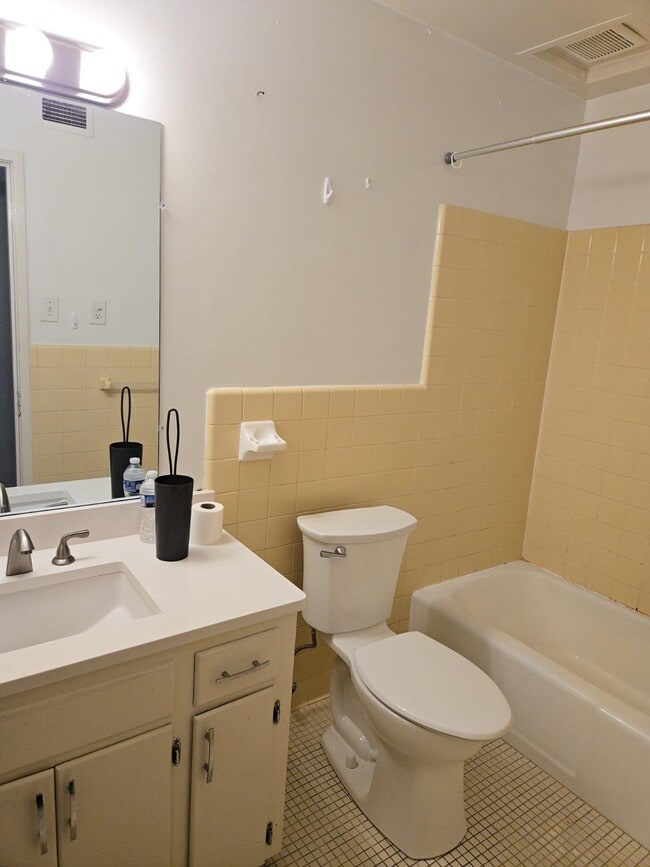 Bathroom - 2915 Bayview Blvd Unit 2 Second Floor Floor