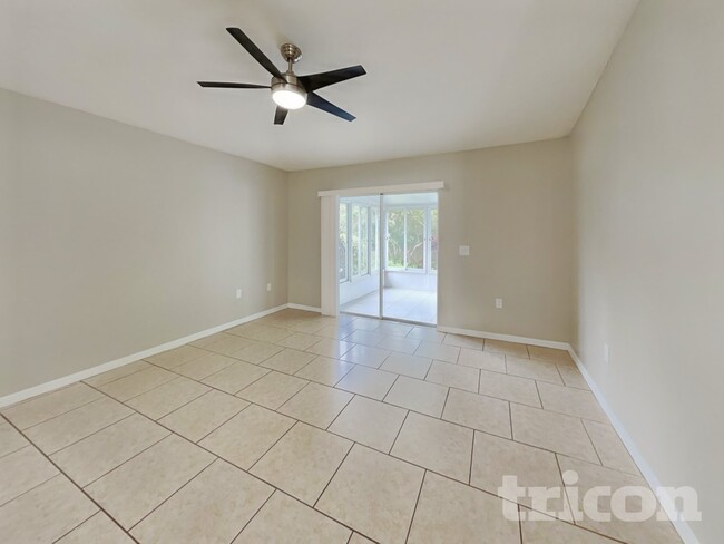 Photo - 10845 Laxton St