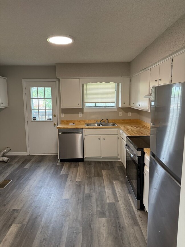 Photo - 2 Bedroom/ 1 Bathroom Duplex in Hermitage