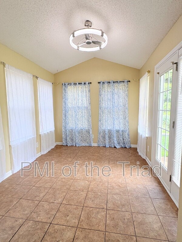 Photo - 152 Drewsbury Dr