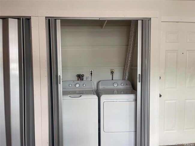 Photo - 1909 Bellmore Ave Unidad B