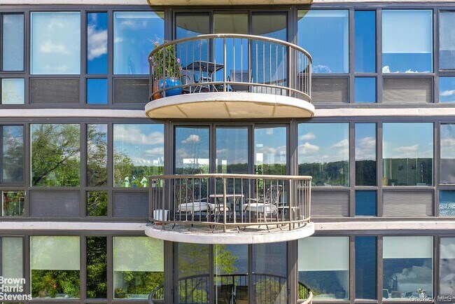Photo - 2521 Palisade Ave Unit 11B