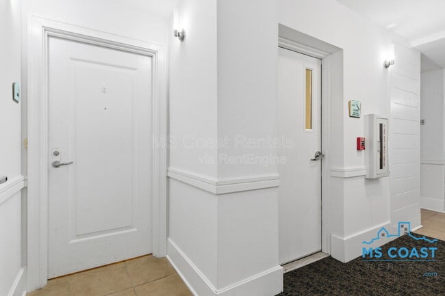 Building Photo - 2060 Beach Blvd Unit 604