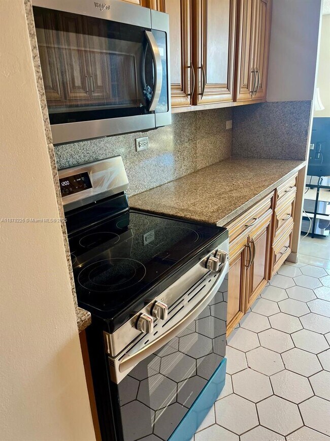 Photo - 251 174th St Unidad 1714