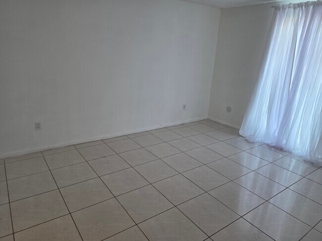 661 N University Dr Unit 104