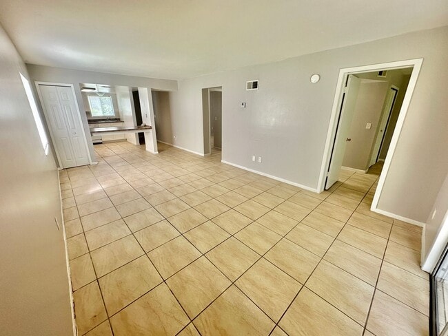 Photo - 2549 S Oak Ave Unit r2549soB