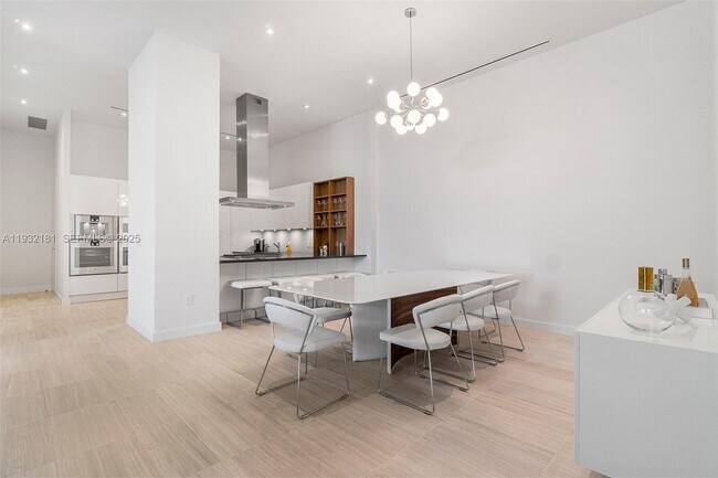 Photo - 4701 Meridian Ave Unit 210