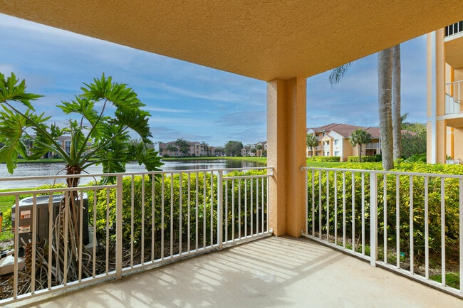 Photo - 281 SW Palm Dr Unit 102