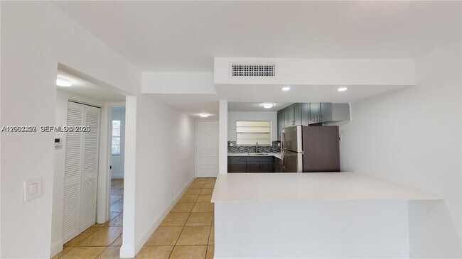 Photo - 453 SW 2nd St Unit 301C