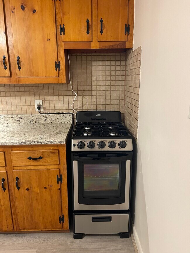 New Stove - 38 Lamb St Unit 38 Lamb St