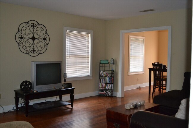 Photo - 1610 Ridgewood St