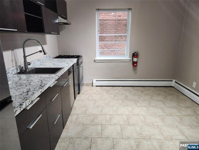 Photo - 68 W Main St