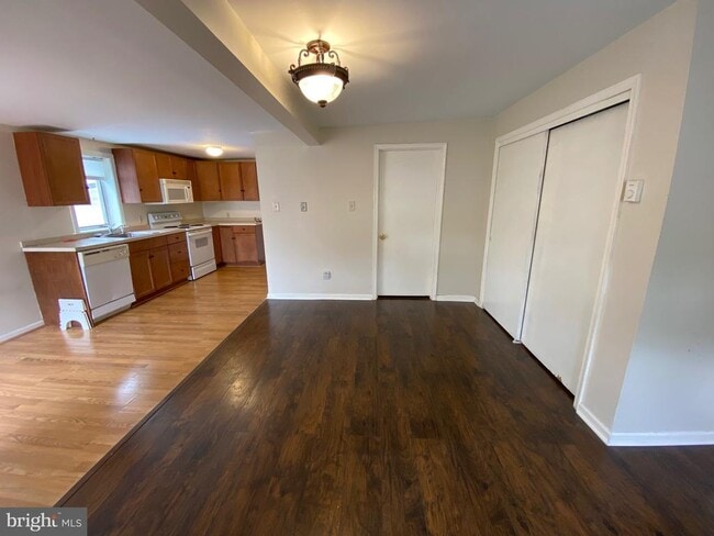 Photo - 720 Morwood Rd