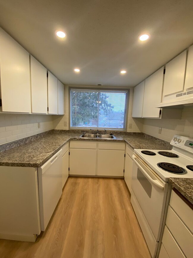 Renovated 3 bed 1.5 bath Duplex - Renovated 3 bed 1.5 bath Duplex Casa