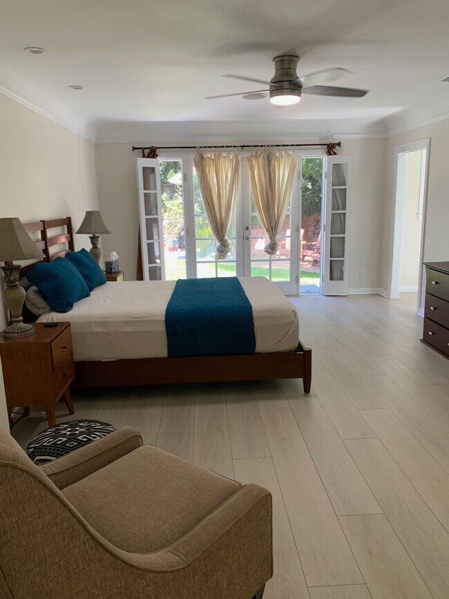 Master suite with walk in closet - 2516 Stoner Ave