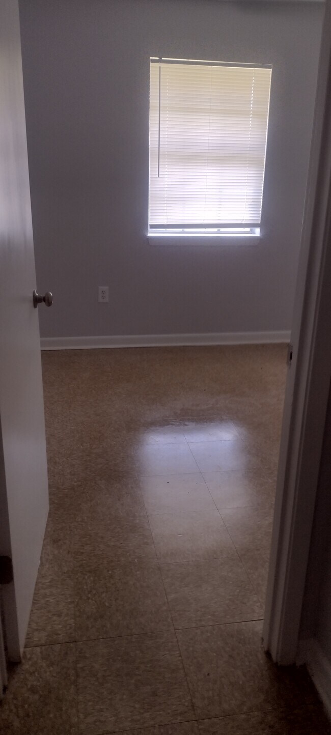 Photo - 141 Clinton Ct