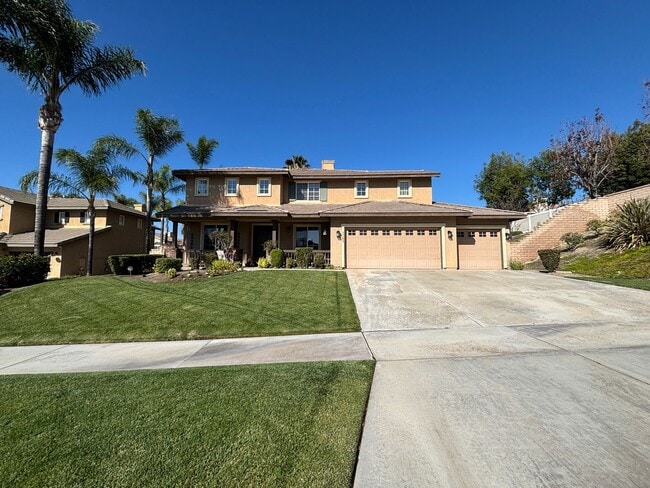 Building Photo - Gorgeous and spacious 5 bedroom FURNISHED home in Canyon Crest for rent!
