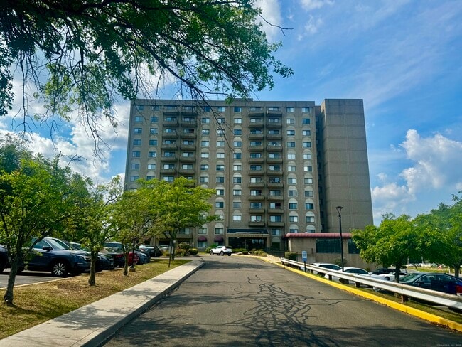 Building Photo - 111 deKoven Drive Unit APT 201