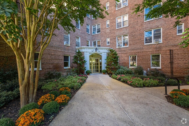 Building Entrance - The Meadow Lake