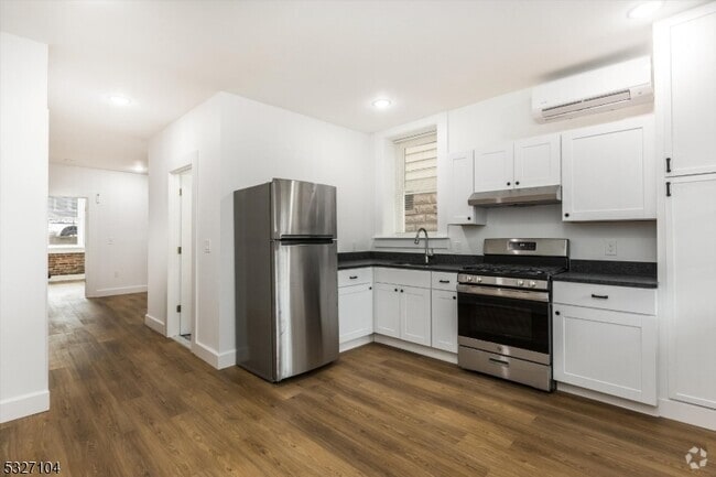 Building Photo - 200 Forest St Unit L Rental