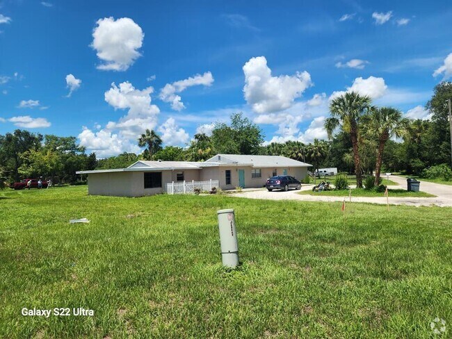 Building Photo - 1821 Los Pinos Rd Rental