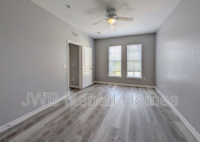 Photo - 8290 Gate Pkwy W Unit 147