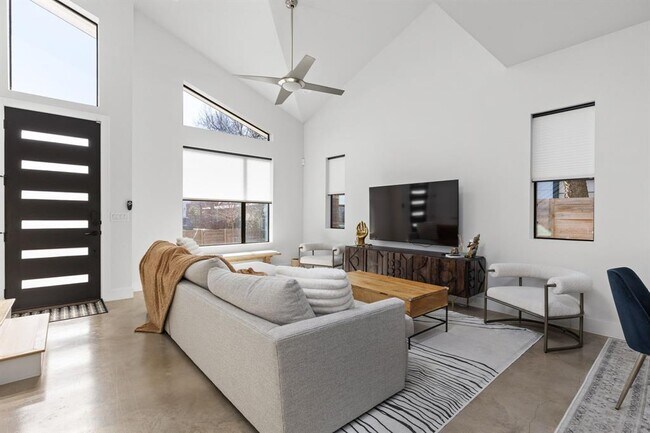 Photo - 608 Hammack Dr