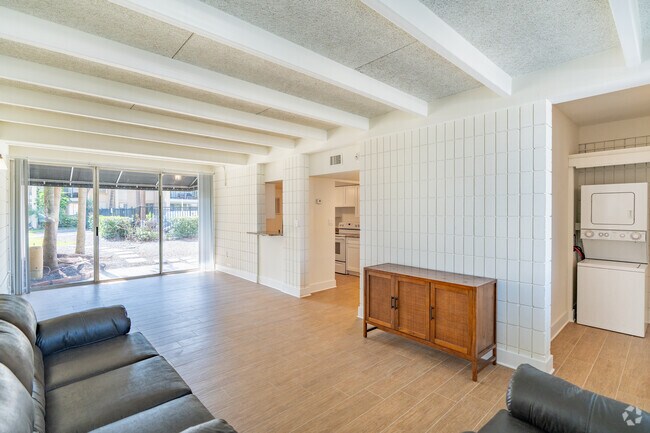 2BD, 2BA - 850SF - Living Room - The Oasis Club