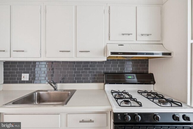 Photo - 604 S Washington Square Unidad 1505