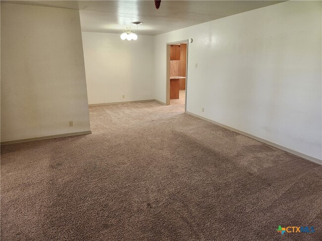 Photo - 2909 Oakdale Dr